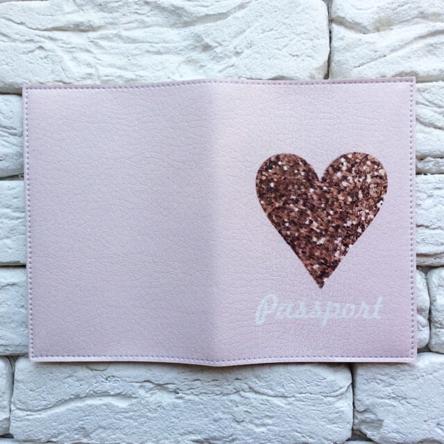 Фото разворота паспортной обложки Sweet Heart. Коллекция обложек для загранпаспорта Сердечки!
